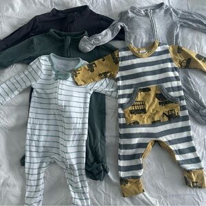 Bundle of 5 Footie Pajamas and Outfits Newborn Boy Carters, Tesa Babe